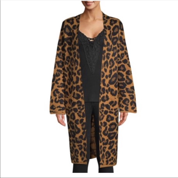 Sweaters - Leopard print cardigan🐆